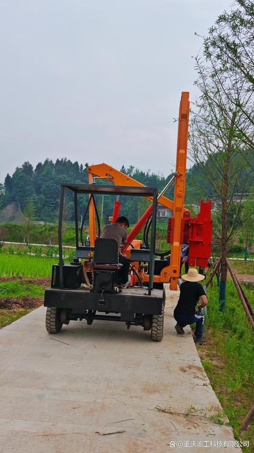 高速护栏打桩机工厂:设备结构,打桩原理与日常施工应用知识科普